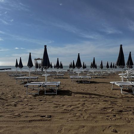 Apartment Luma With Pool Lido di Jesolo Dış mekan fotoğraf