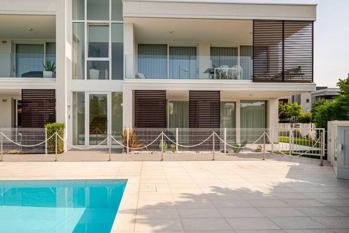 Apartment Luma With Pool Lido di Jesolo Dış mekan fotoğraf